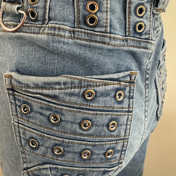 New Grommet Trendy Denim comes with removable straps - Picture 4 of 6